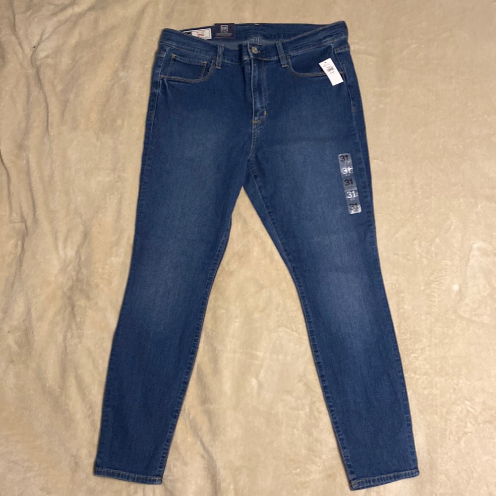 Gap Mid Rise Jegging in Medium Indigo.